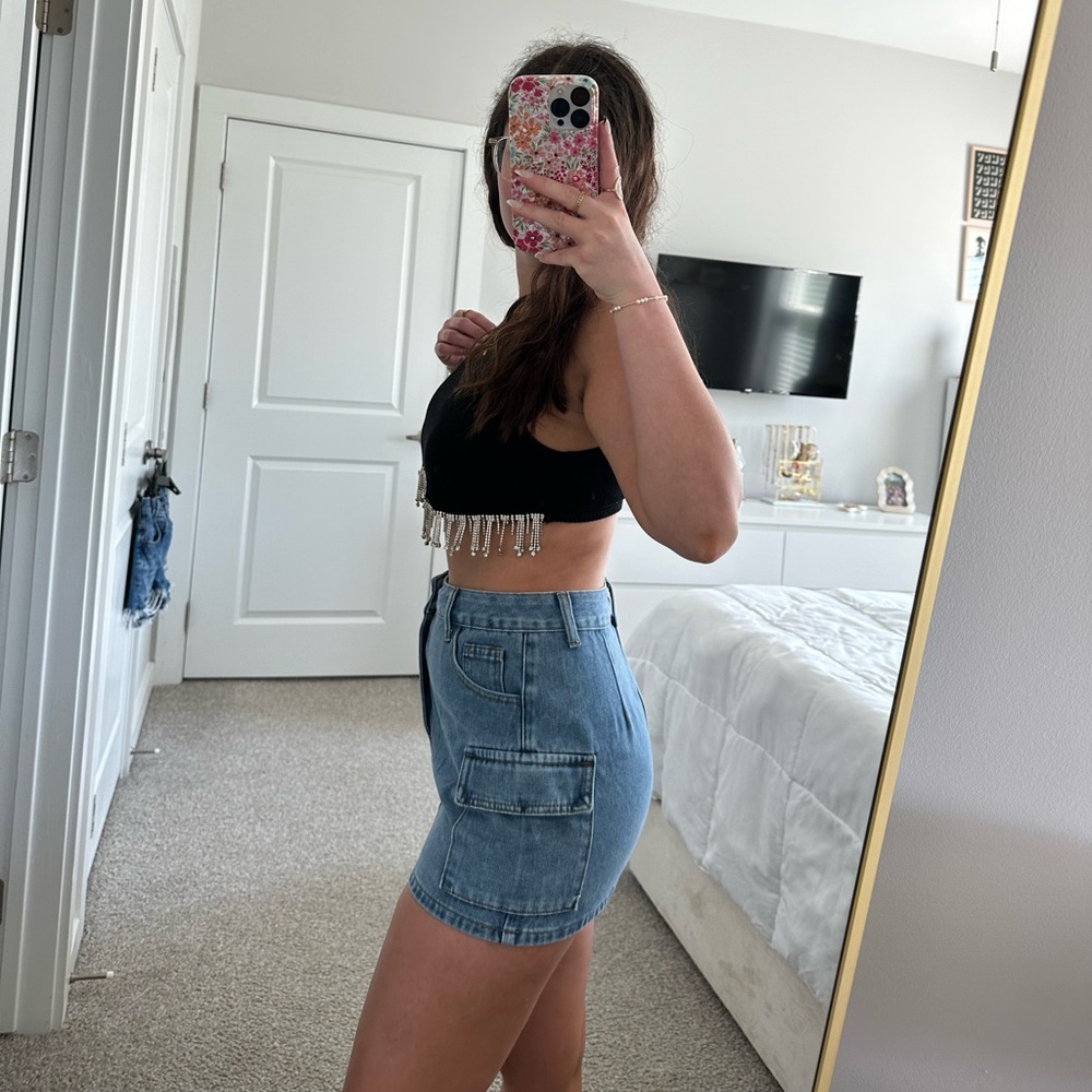 Black Cropped Top - Picture 4 of 7